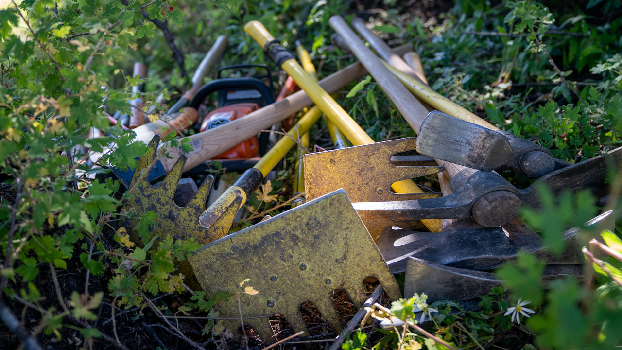 Trailwork tool stash